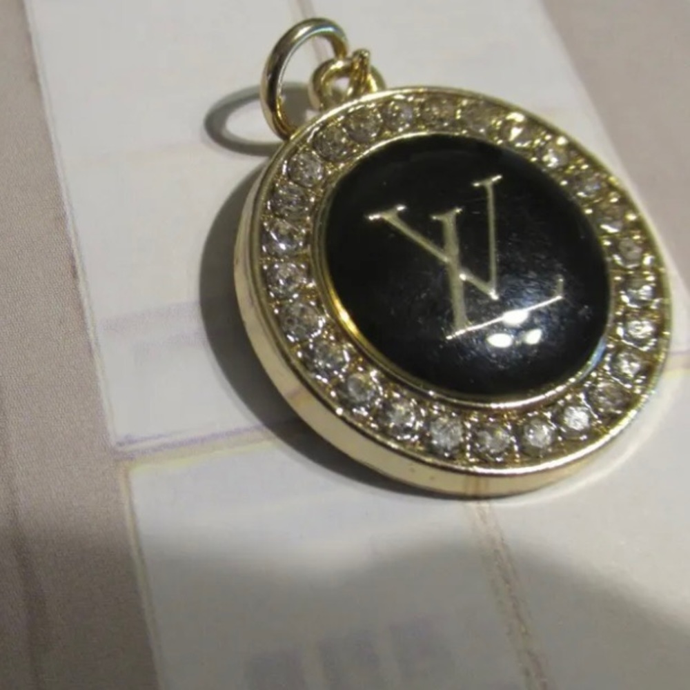 🖤Louis Vuitton LV Charm🖤 - Picture 3 of 3